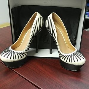 L.A.M.B. Holiday pumps